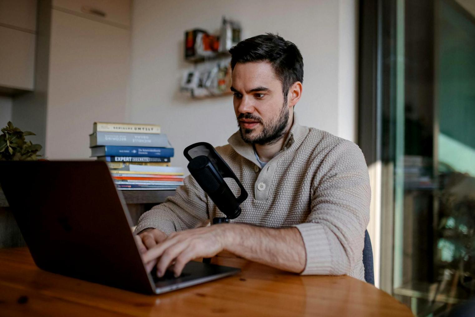 Finanzielle Datenvisualisierung und Trends auf Tablet