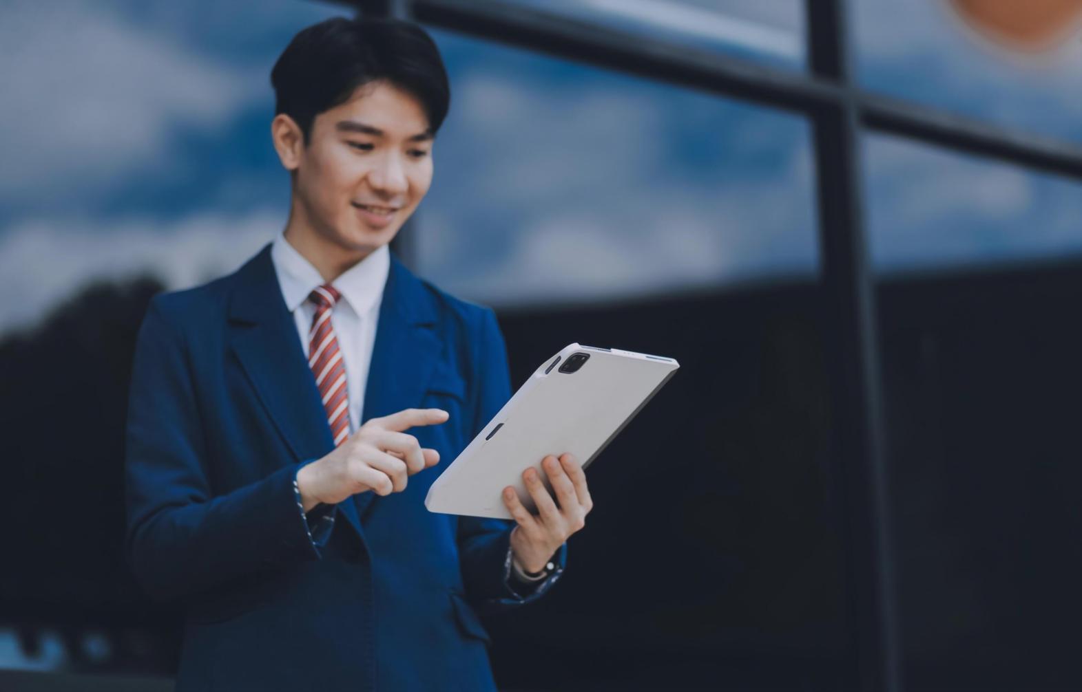 Detaillierte Chartanalyse auf Computer-Bildschirm